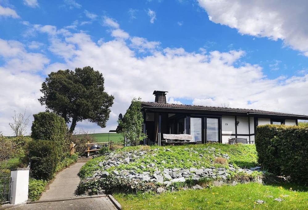 Ferienhaus Lena Im Sauerland Direkt Am Hennesee 메체데 외부 사진
