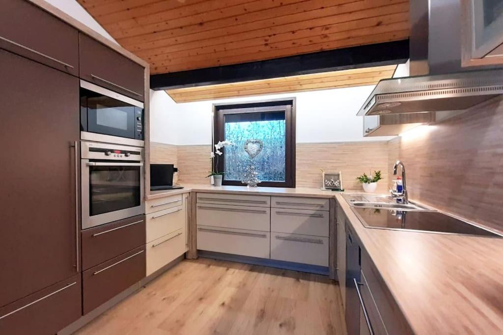 Ferienhaus Lena Im Sauerland Direkt Am Hennesee 메체데 외부 사진